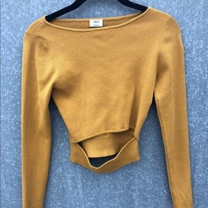 Aritzia • Cropped ribbed longsleeve sweater